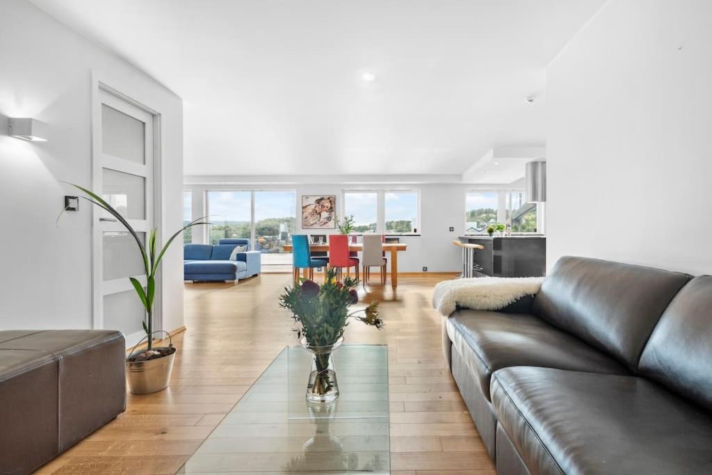 Penthouse Leilighet 200 Kvm Vakker Sjoutsikt. Lägenhet Bergen Exteriör bild